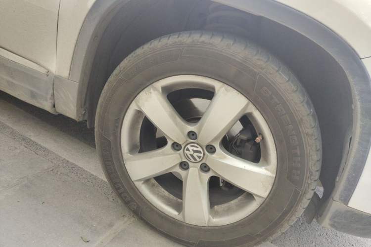 Used Volkswagen Tiguan 2012 1.8TSI Automatic All-Wheel Drive Elite Edition Right Front Wheel Hub