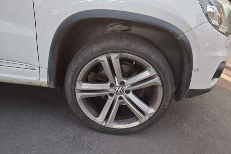 Used Volkswagen Tiguan 2012 2.0 TSI Luxury Edition Right Front Wheel Hub