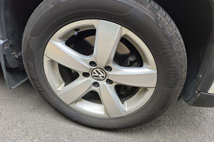 Used Volkswagen Tiguan 2012 1.8TSI Automatic All-Wheel Drive Elite Edition Right Front Wheel Hub