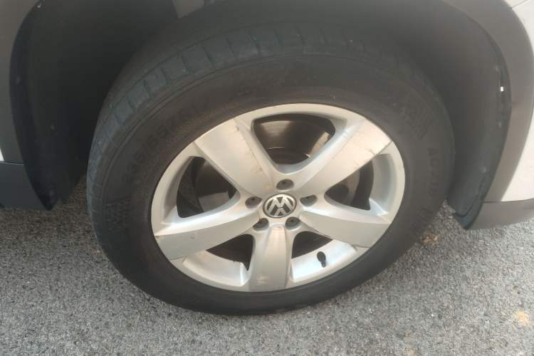 Used Volkswagen Tiguan 2012 1.8TSI Automatic Two-Wheel Drive Trend Edition Right Front Wheel Hub