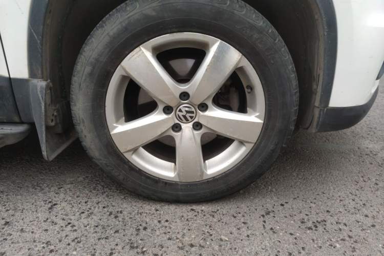Used Volkswagen Tiguan 2012 1.8TSI Manual Two-Wheel Drive Enjoyment Edition Right Front Wheel Hub