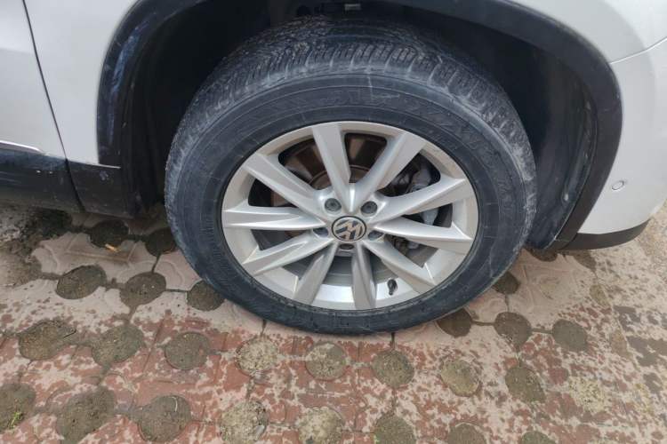 Used Volkswagen Tiguan 2012 2.0 TSI Comfort Edition Right Front Wheel Hub