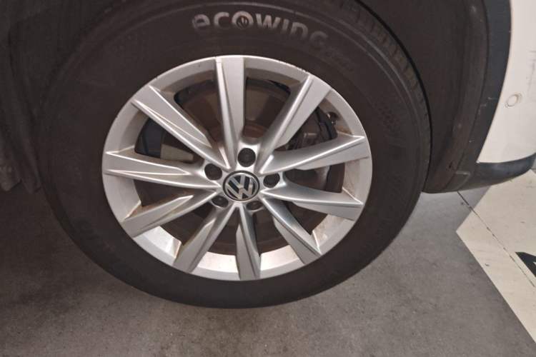Used Volkswagen Tiguan 2012 2.0 TSI Comfort Edition Right Front Wheel Hub