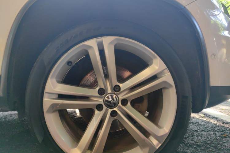 Used Volkswagen Tiguan 2012 2.0 TSI Luxury Edition Right Front Wheel Hub