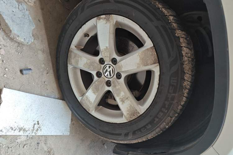 Used Volkswagen Tiguan 2012 1.8TSI Automatic All-Wheel Drive Elite Edition Right Front Wheel Hub