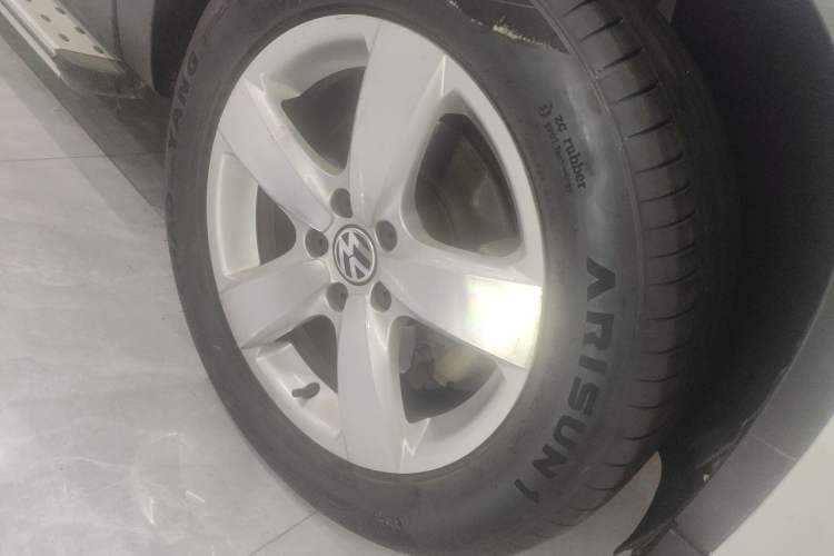 Used Volkswagen Tiguan 2012 1.8TSI Automatic Two-Wheel Drive Elite Edition Right Front Wheel Hub