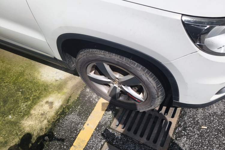 Used Volkswagen Tiguan 2012 1.8TSI Automatic Two-Wheel Drive Elite Edition Right Front Wheel Hub