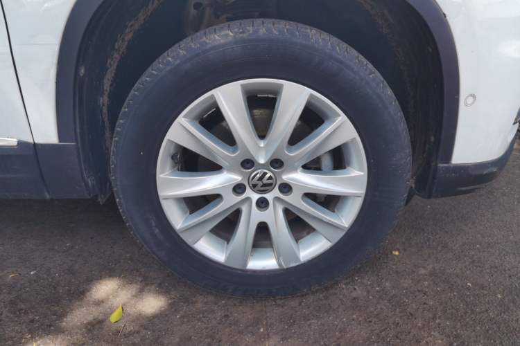 Used Volkswagen Tiguan 2012 2.0 TSI Automatic All-Wheel Drive Flagship Edition Right Front Wheel Hub