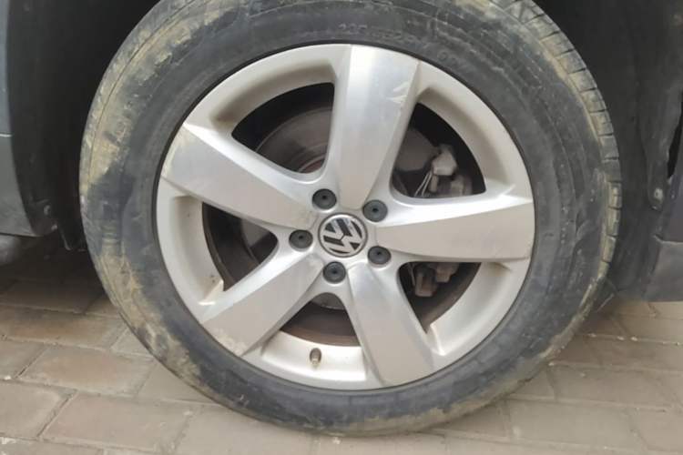 Used Volkswagen Tiguan 2012 1.8TSI Automatic Two-Wheel Drive Elite Edition Right Front Wheel Hub