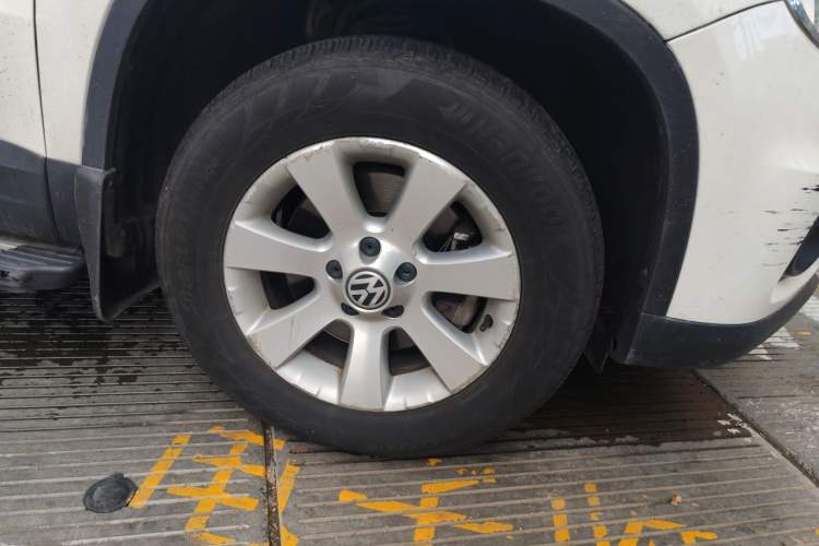Used Volkswagen Tiguan 2012 1.8TSI Automatic All-Wheel Drive Fashion Edition Right Front Wheel Hub