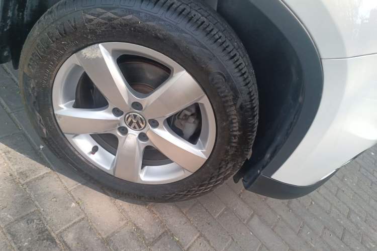 Used Volkswagen Tiguan 2012 1.8TSI Automatic All-Wheel Drive Elite Edition Right Front Wheel Hub