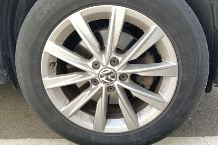 Used Volkswagen Tiguan 2012 1.8TSI Automatic Two-Wheel Drive Trend Edition Right Front Wheel Hub