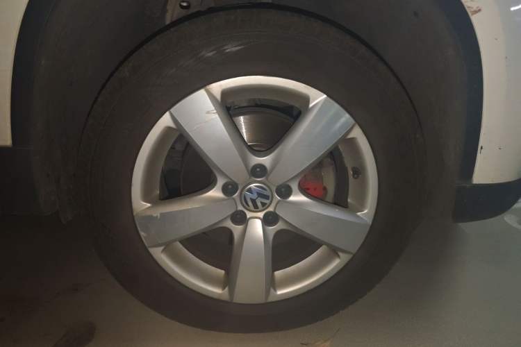 Used Volkswagen Tiguan 2012 1.8TSI Automatic Two-Wheel Drive Elite Edition Right Front Wheel Hub