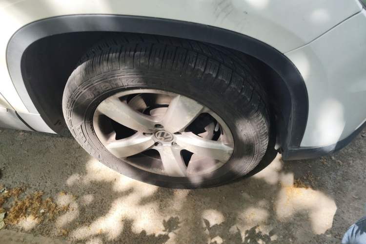 Used Volkswagen Tiguan 2012 1.8TSI Automatic All-Wheel Drive Elite Edition Right Front Wheel Hub