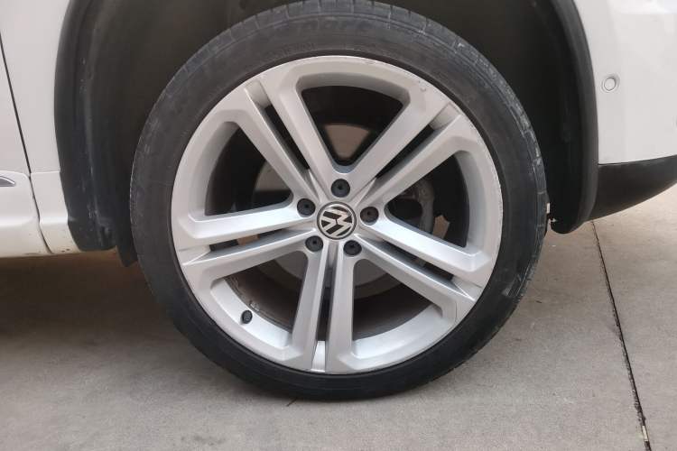 Used Volkswagen Tiguan 2012 2.0 TSI Luxury Edition Right Front Wheel Hub