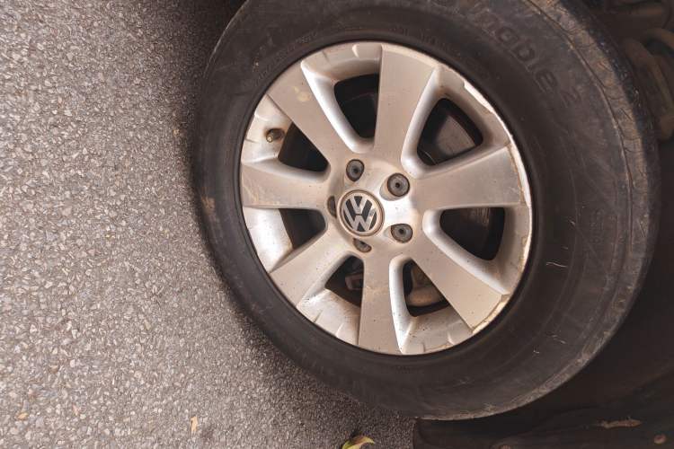 Used Volkswagen Tiguan 2012 1.8TSI Automatic Two-Wheel Drive Trend Edition Right Front Wheel Hub