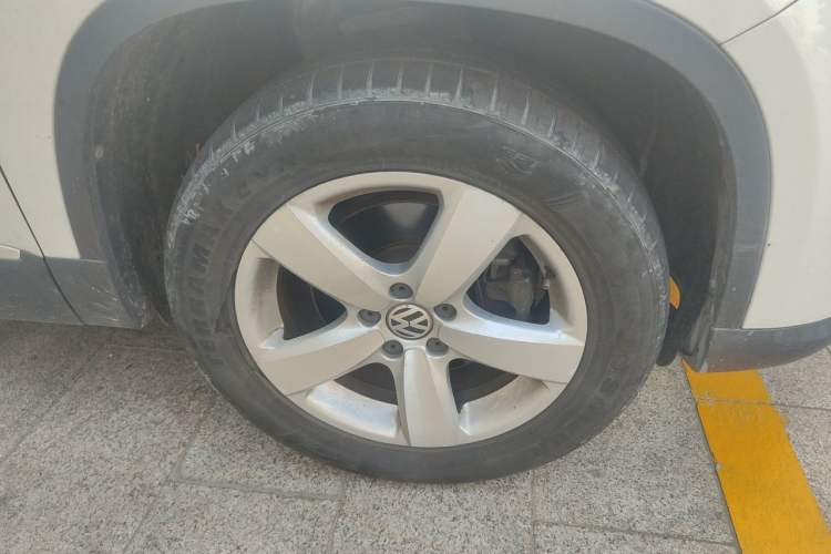 Used Volkswagen Tiguan 2012 1.8TSI Automatic All-Wheel Drive Elite Edition Right Front Wheel Hub