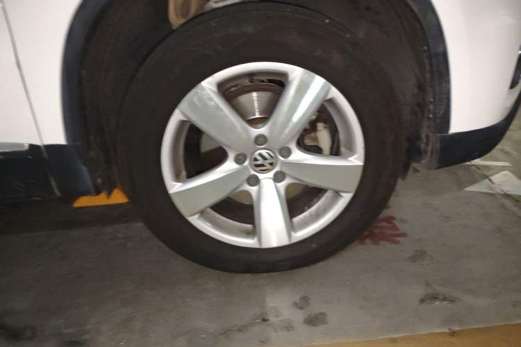 Used Volkswagen Tiguan 2012 1.8TSI Automatic Two-Wheel Drive Zhaoshi Edition Right Front Wheel Hub