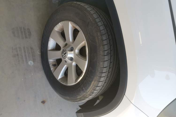 Used Volkswagen Tiguan 2012 1.8TSI Automatic Two-Wheel Drive Trend Edition Right Front Wheel Hub
