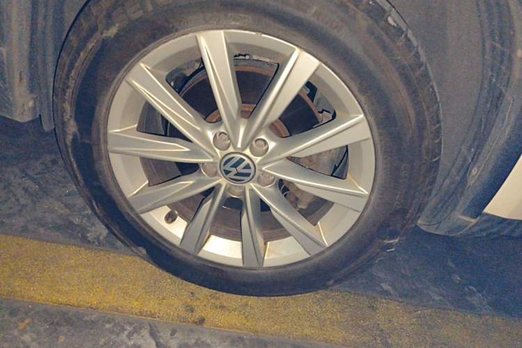 Used Volkswagen Tiguan 2012 2.0 TSI Comfort Edition Right Front Wheel Hub