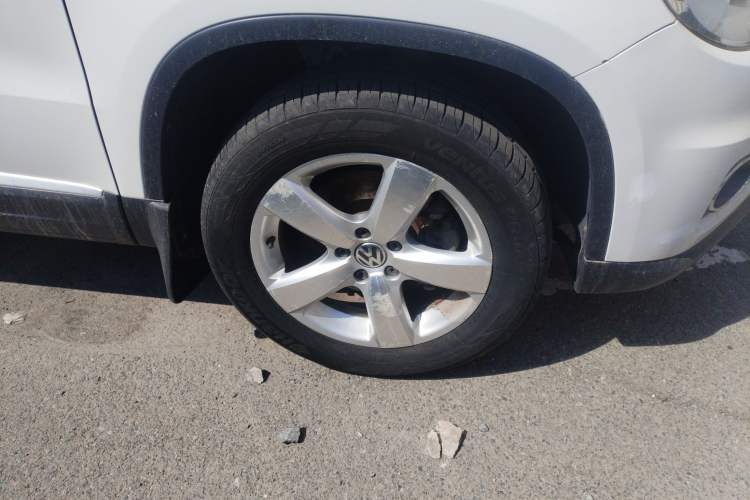 Used Volkswagen Tiguan 2012 2.0 TSI Automatic All-Wheel Drive Elite Edition Right Front Wheel Hub