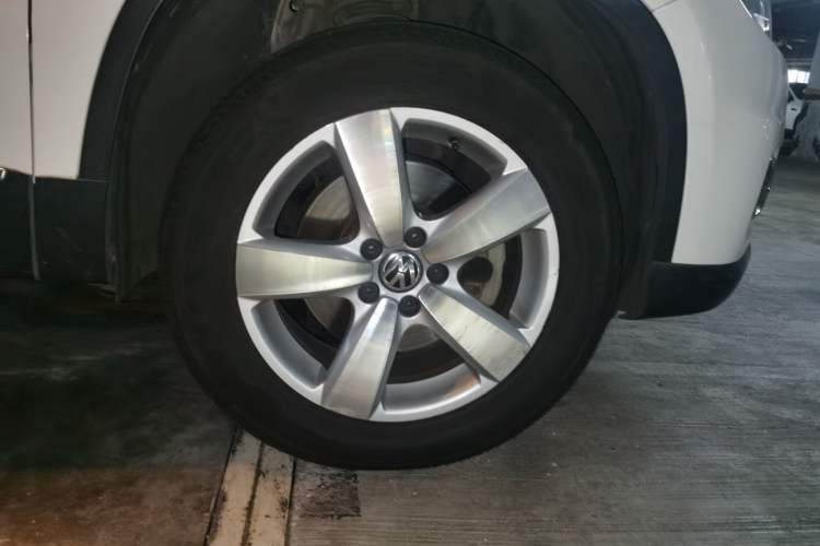 Used Volkswagen Tiguan 2012 1.8TSI Automatic Two-Wheel Drive Elite Edition Right Front Wheel Hub
