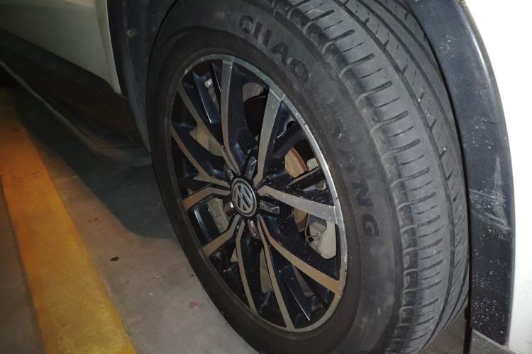 Used Volkswagen Tiguan 2012 1.8TSI Automatic Two-Wheel Drive Trend Edition Right Front Wheel Hub