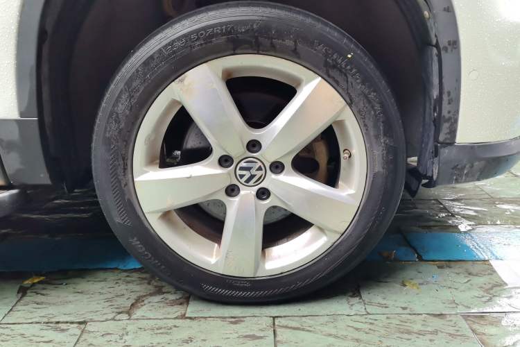Used Volkswagen Tiguan 2012 1.8TSI Automatic Two-Wheel Drive Elite Edition Right Front Wheel Hub
