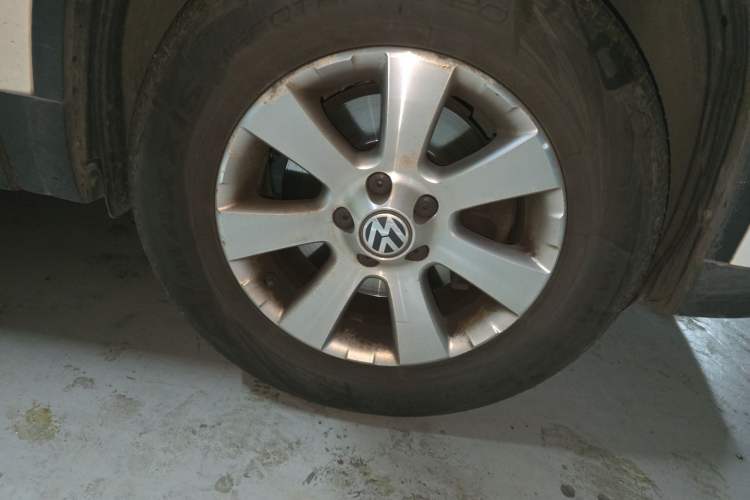 Used Volkswagen Tiguan 2012 1.8TSI Manual Two-Wheel Drive Urban Edition Right Front Wheel Hub