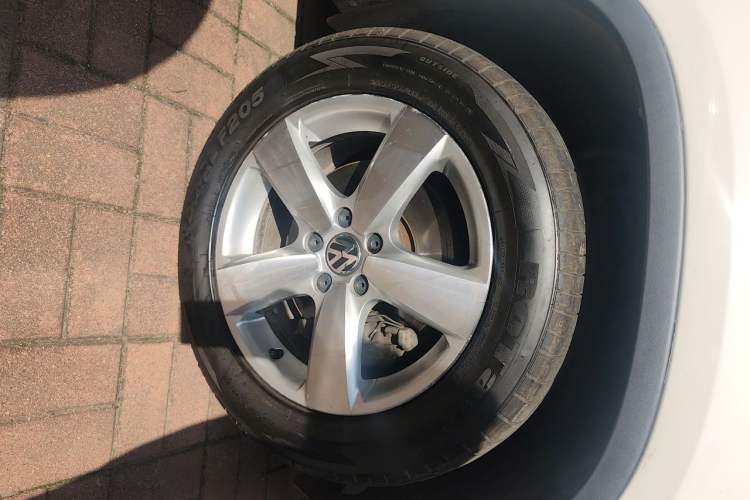 Used Volkswagen Tiguan 2012 1.8TSI Automatic All-Wheel Drive Elite Edition Right Front Wheel Hub
