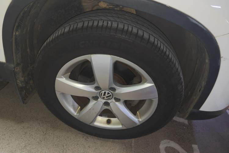 Used Volkswagen Tiguan 2012 1.8TSI Automatic Two-Wheel Drive Elite Edition Right Front Wheel Hub