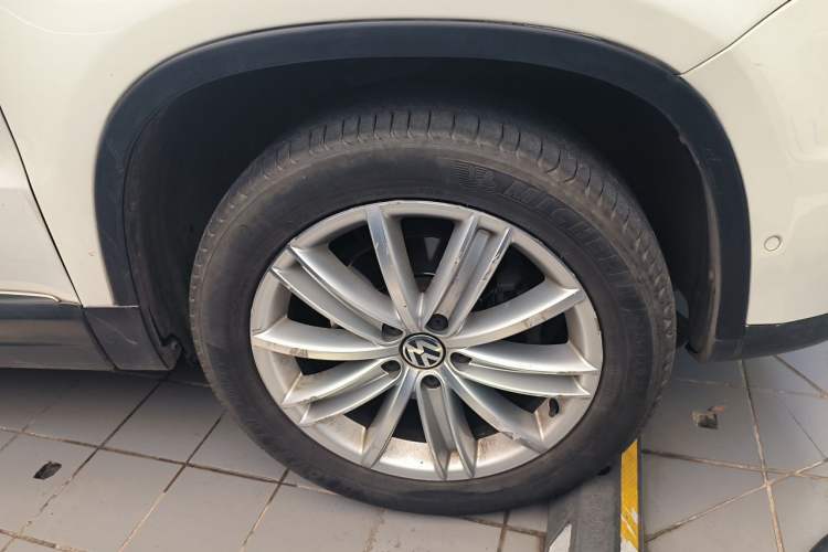 Used Volkswagen Tiguan 2012 2.0 TSI Comfort Edition Right Front Wheel Hub