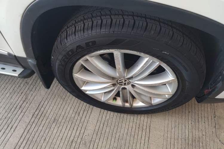 Used Volkswagen Tiguan 2012 1.8TSI Automatic All-Wheel Drive Elite Edition Right Front Wheel Hub