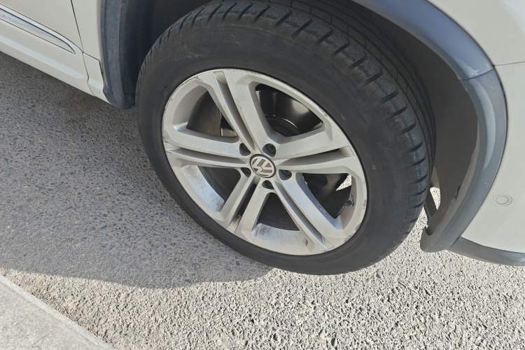 Used Volkswagen Tiguan 2012 2.0 TSI Luxury Edition Right Front Wheel Hub