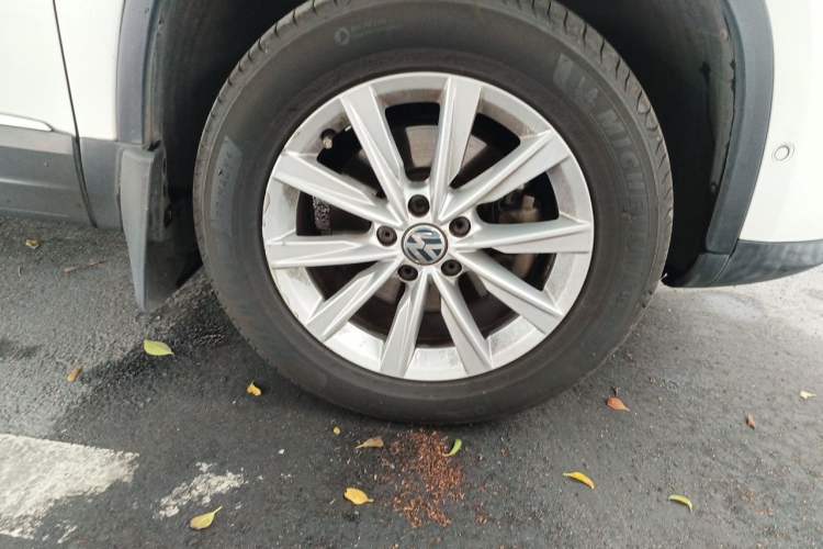 Used Volkswagen Tiguan 2012 2.0 TSI Comfort Edition Right Front Wheel Hub