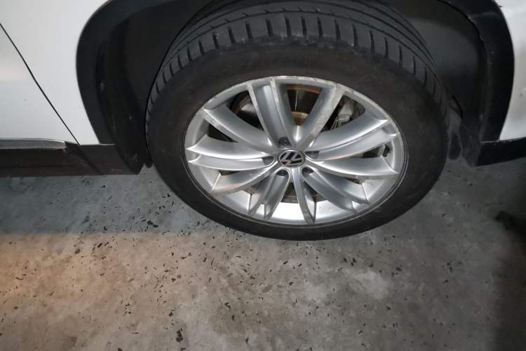 Used Volkswagen Tiguan 2012 2.0 TSI Automatic All-Wheel Drive Flagship Edition Right Front Wheel Hub