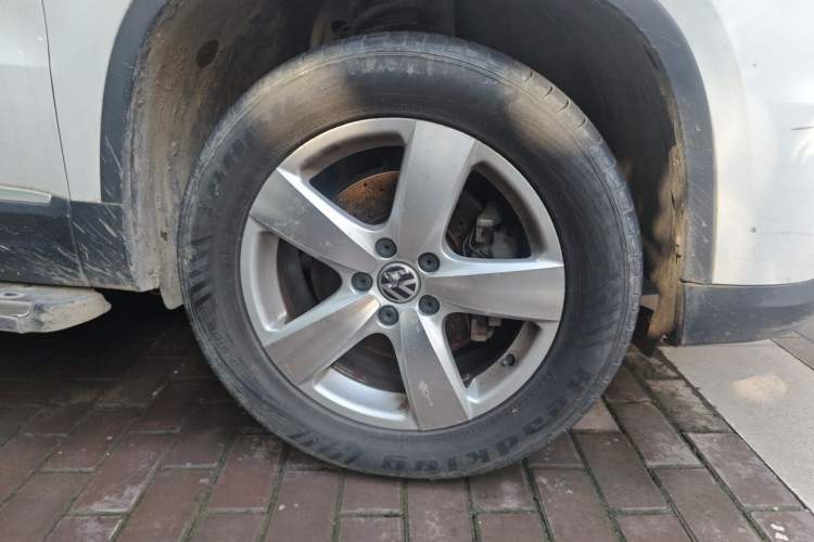 Used Volkswagen Tiguan 2012 1.8TSI Automatic All-Wheel Drive Elite Edition Right Front Wheel Hub