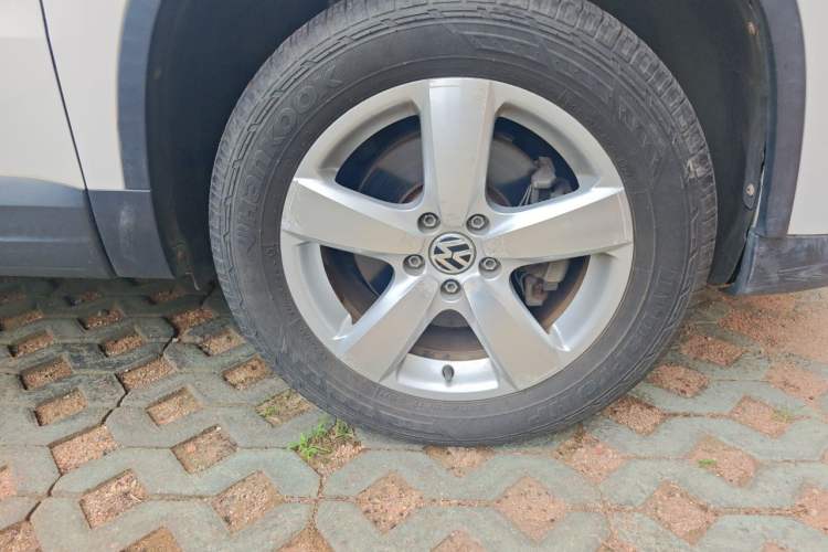 Used Volkswagen Tiguan 2012 1.8TSI Manual Two-Wheel Drive Enjoyment Edition Right Front Wheel Hub