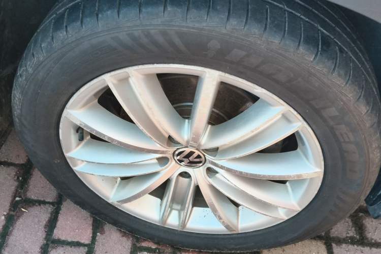 Used Volkswagen Tiguan 2012 2.0 TSI Automatic All-Wheel Drive Flagship Edition Right Front Wheel Hub