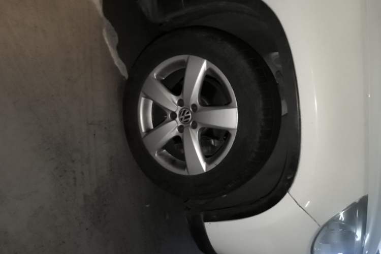 Used Volkswagen Tiguan 2012 1.8TSI Automatic All-Wheel Drive Elite Edition Right Front Wheel Hub