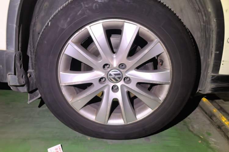 Used Volkswagen Tiguan 2012 2.0 TSI Automatic All-Wheel Drive Flagship Edition Right Front Wheel Hub