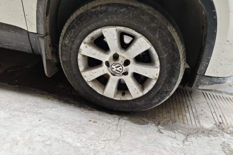 Used Volkswagen Tiguan 2012 1.8TSI Automatic Two-Wheel Drive Trend Edition Right Front Wheel Hub