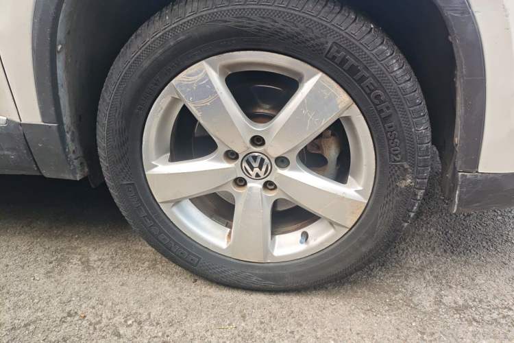 Used Volkswagen Tiguan 2012 1.8TSI Automatic All-Wheel Drive Elite Edition Right Front Wheel Hub