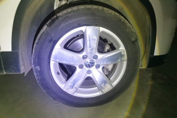 Used Volkswagen Tiguan 2012 1.8TSI Automatic Two-Wheel Drive Elite Edition Right Front Wheel Hub
