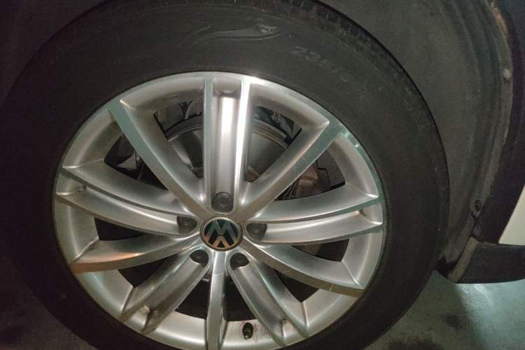 Used Volkswagen Tiguan 2012 1.8TSI Automatic Two-Wheel Drive Zhaoshi Edition Right Front Wheel Hub