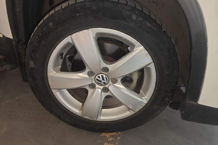 Used Volkswagen Tiguan 2012 2.0 TSI Automatic All-Wheel Drive Elite Edition Right Front Wheel Hub
