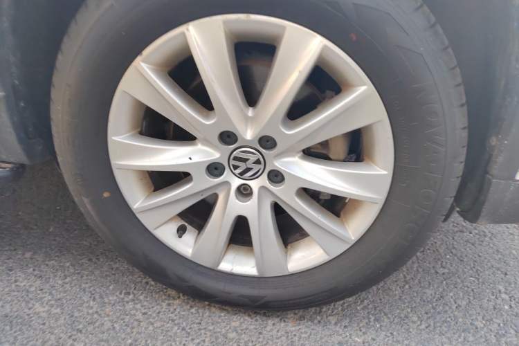 Used Volkswagen Tiguan 2012 2.0 TSI Automatic All-Wheel Drive Flagship Edition Right Front Wheel Hub