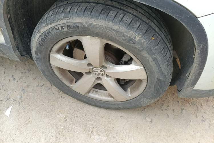 Used Volkswagen Tiguan 2012 1.8TSI Automatic All-Wheel Drive Elite Edition Right Front Wheel Hub