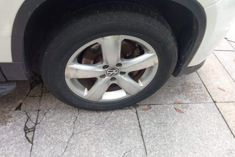 Used Volkswagen Tiguan 2012 2.0 TSI Automatic All-Wheel Drive Elite Edition Right Front Wheel Hub