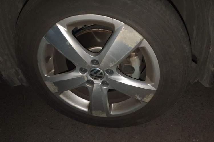 Used Volkswagen Tiguan 2012 1.8TSI Automatic All-Wheel Drive Elite Edition Right Front Wheel Hub